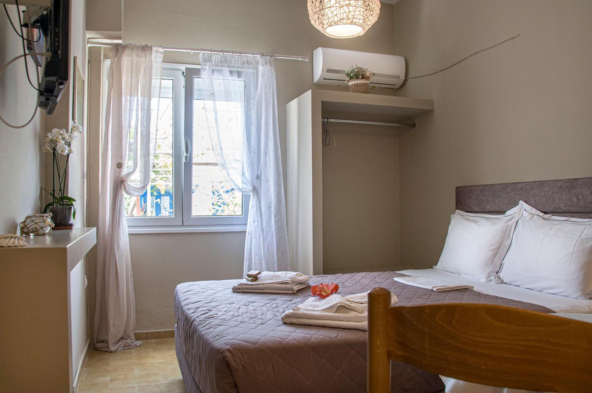 Christina Aparthotel Adamantas (Milos)