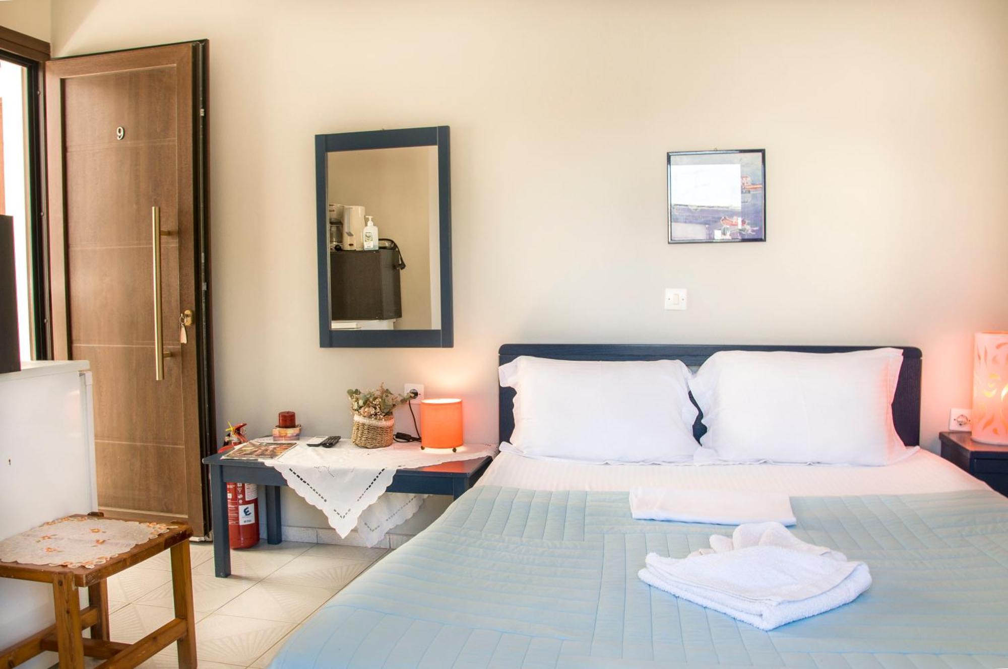 Aparthotel Christina Adamantas (Milos)