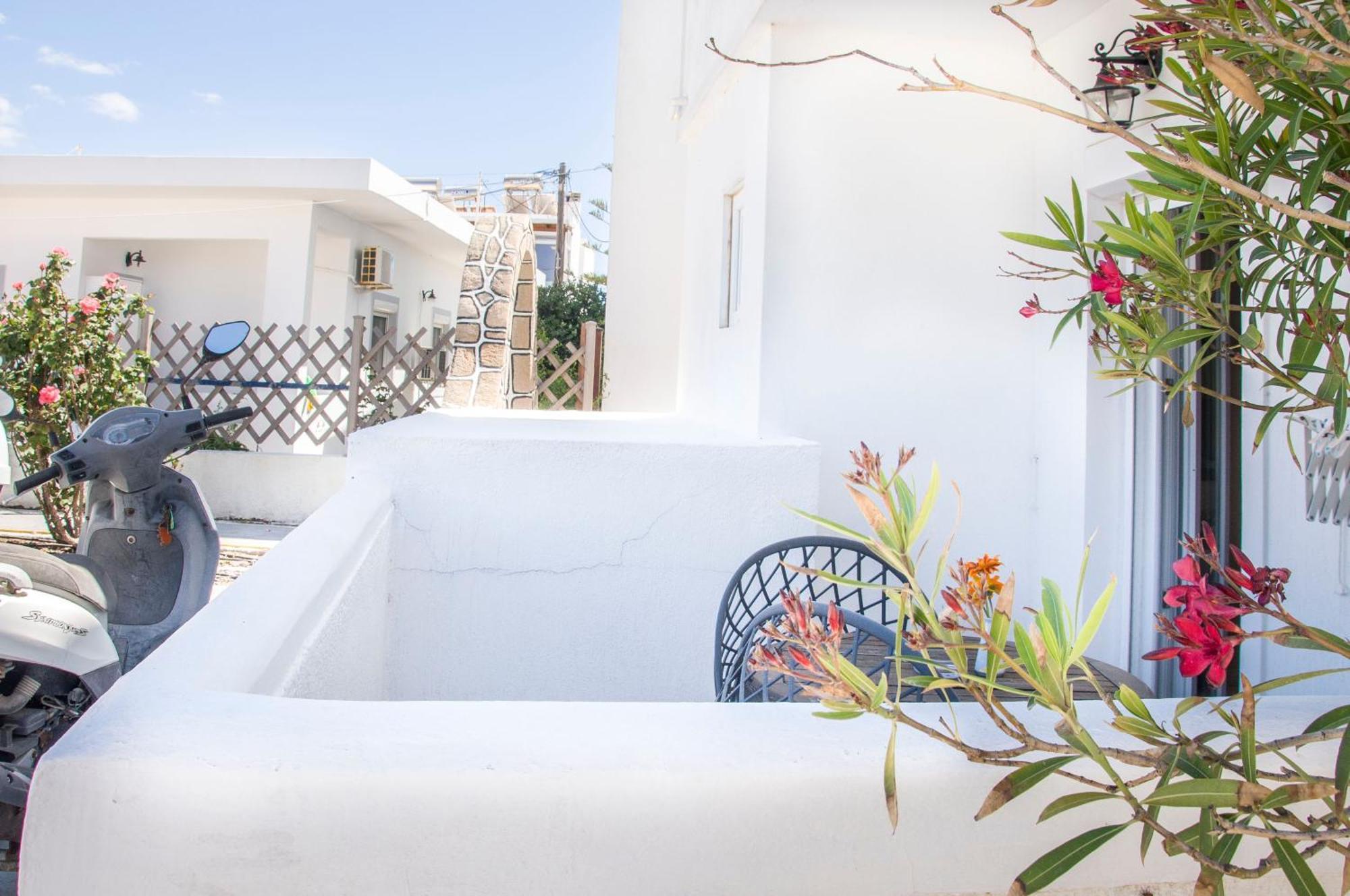 Christina Aparthotel Adamantas (Milos)